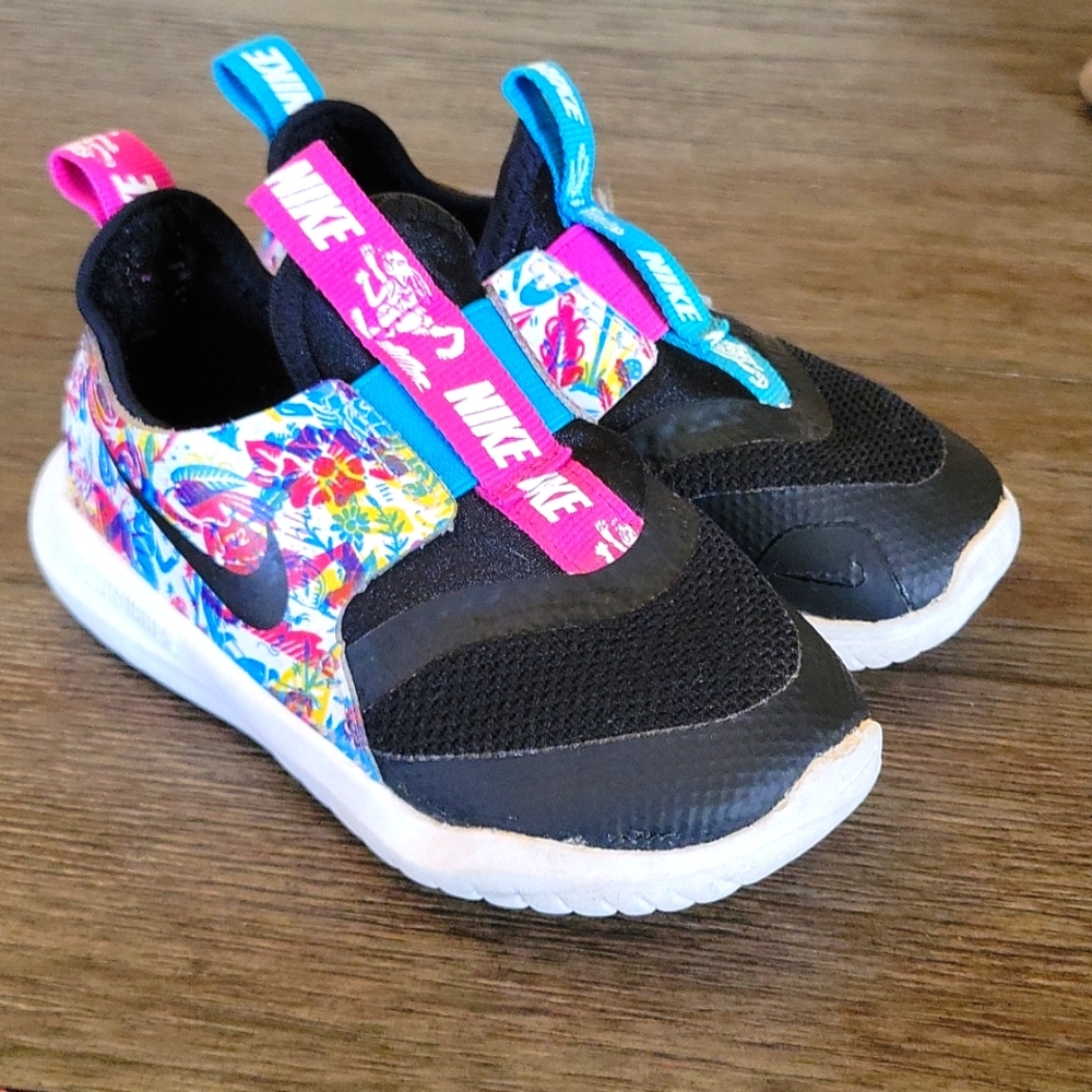 Nike Flex runner size 8c.